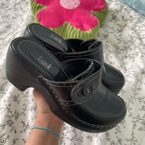 l.e.i Vintage 1990’s Black Chunky Platform Heel Slip on Clogs